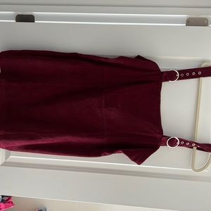 Hello! This is from rue 21 it’s an XL!